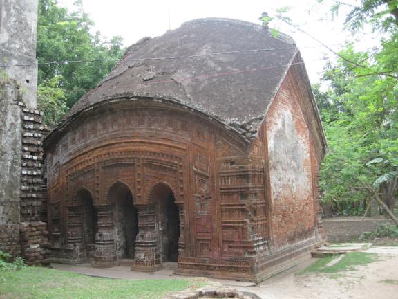 পুঠিয়ায় মন্দির দর্শন
