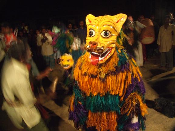 চড়কের ঘূর্ণিপাকে